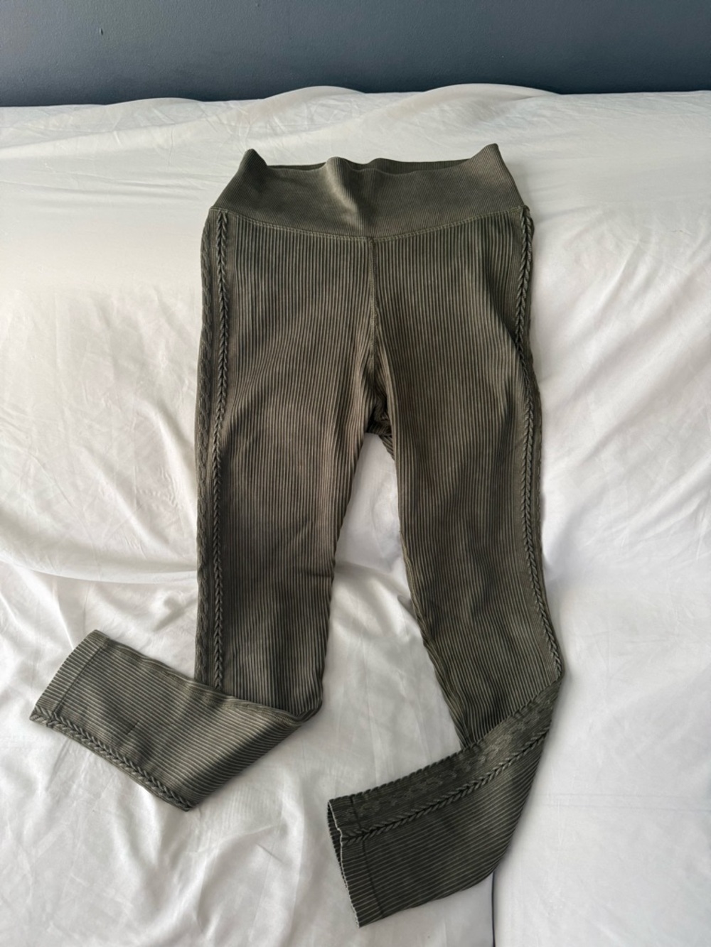Offline Be Aerie High Waisted 7/8 Leggings Ribbed Olive Green Braided Side Seams